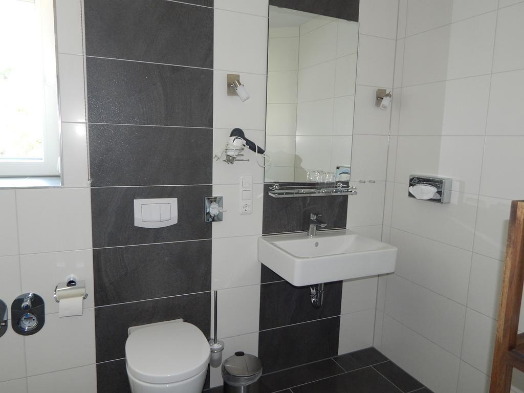 Ohlenforst Vis A Vis Aparthotel Wassenberg Room photo